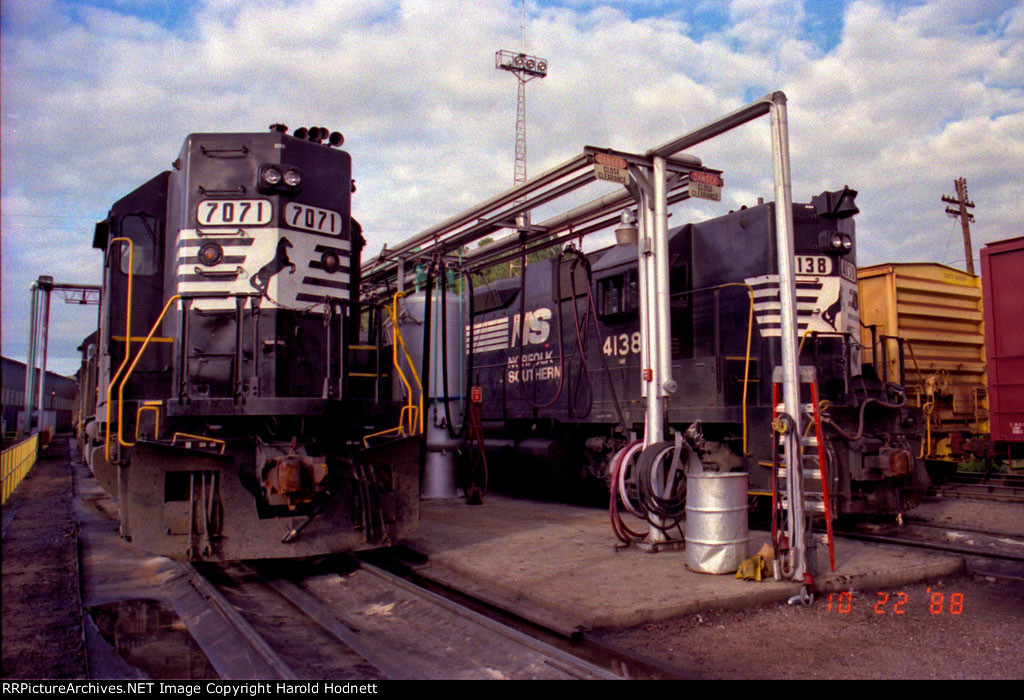 NS 7071 & NS 4138 at the fuel racks